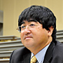 新山浩 教諭 Hiroshi Niiyama