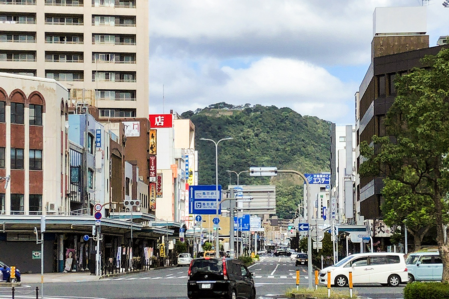 北野博司 #05 鳥取駅の正面に見える久松山と鳥取城跡