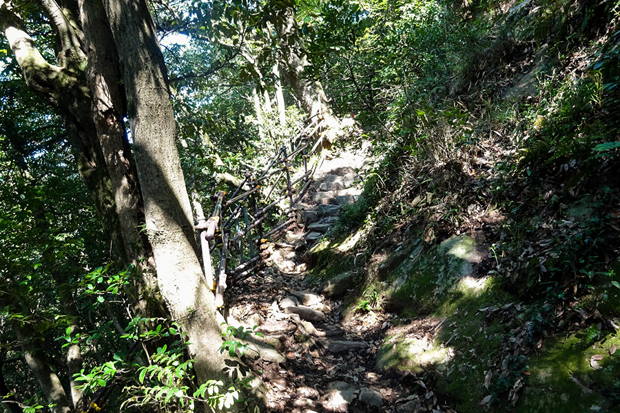 初秋の久松山 鳥取城跡に想う 駆けずり回る大学教員の旅日記 05 北野博司 Web Magazine Gg ジー ジー 芸工大の人 できごとを発信