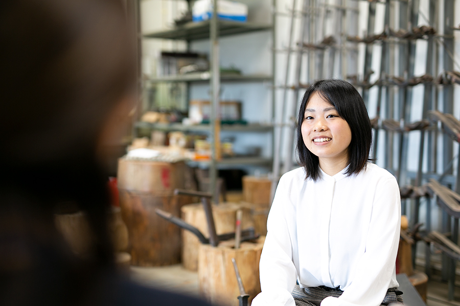 工芸コースでの4年間は、工芸的な技術を学んだだけではなく、社会に出た時にどう生きるのかというような抽象的な思考も経て自己肯定感が高まり、採用試験でもその姿勢を生かせた