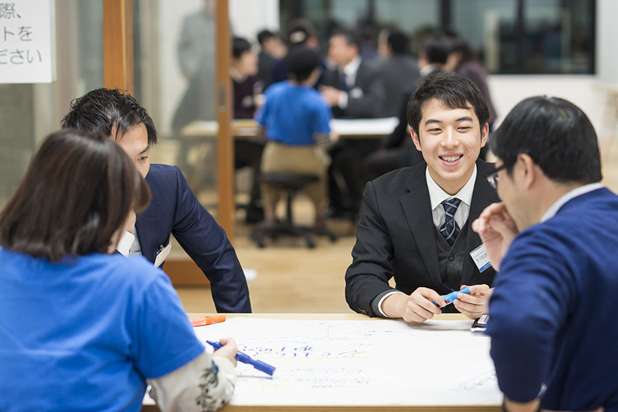 探究型学習研究大会に参加した中高教員たち