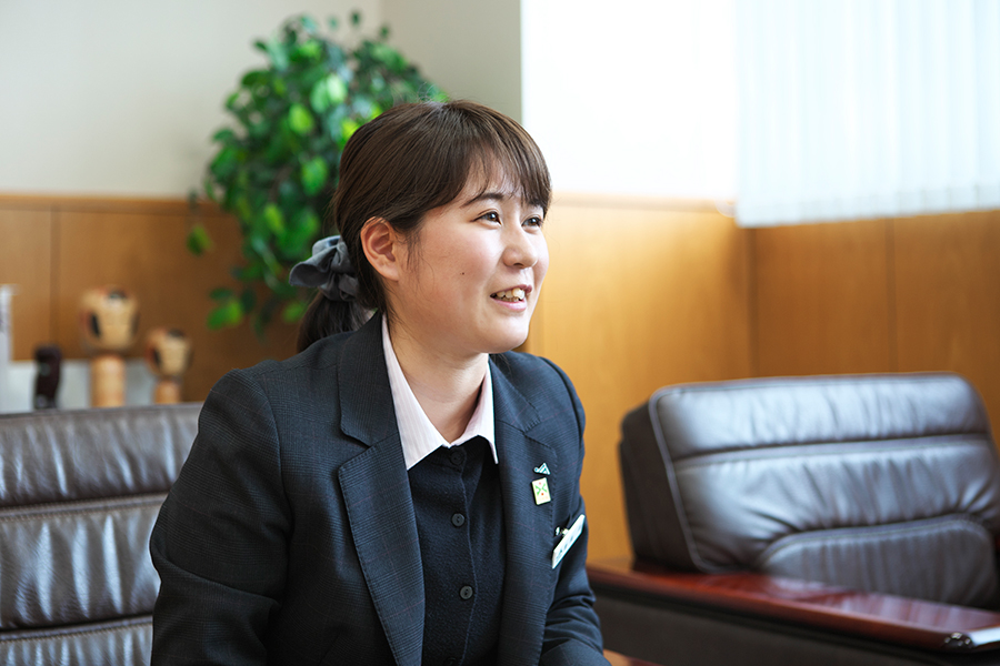 山形市農業協同組合・JA山形市 齋藤萌さん インタビュー中の様子