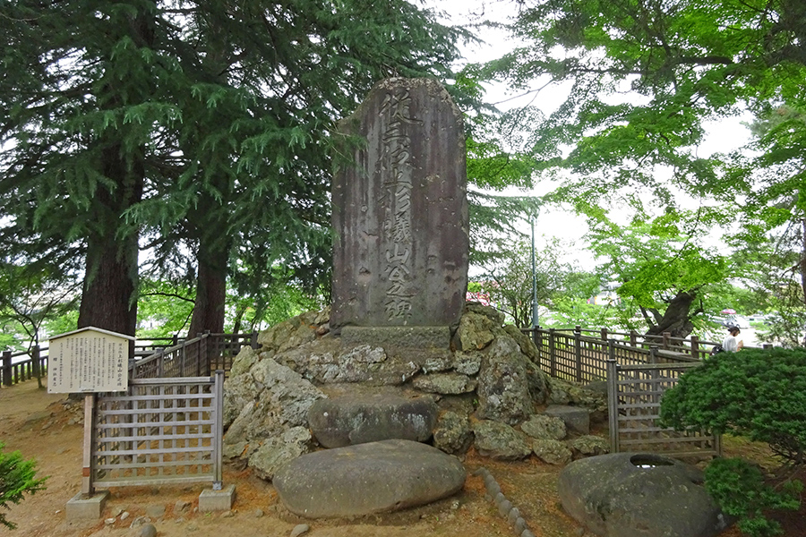 北野博司 #09 三階櫓跡に建つ上杉曦山公の顕彰碑