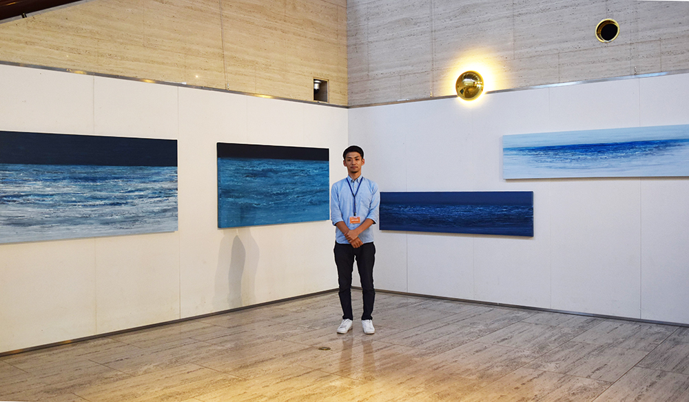 宮城県宮城野高等学校 針生卓治さん 山梨県立美術館での個展の様子