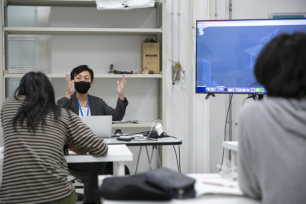 カベミミデザインズ 庄司拓郎さん 芸工大でもゲスト講師として授業を行う