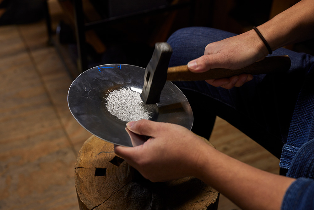 くらしの金具・里山 牧野広大さん 制作の様子