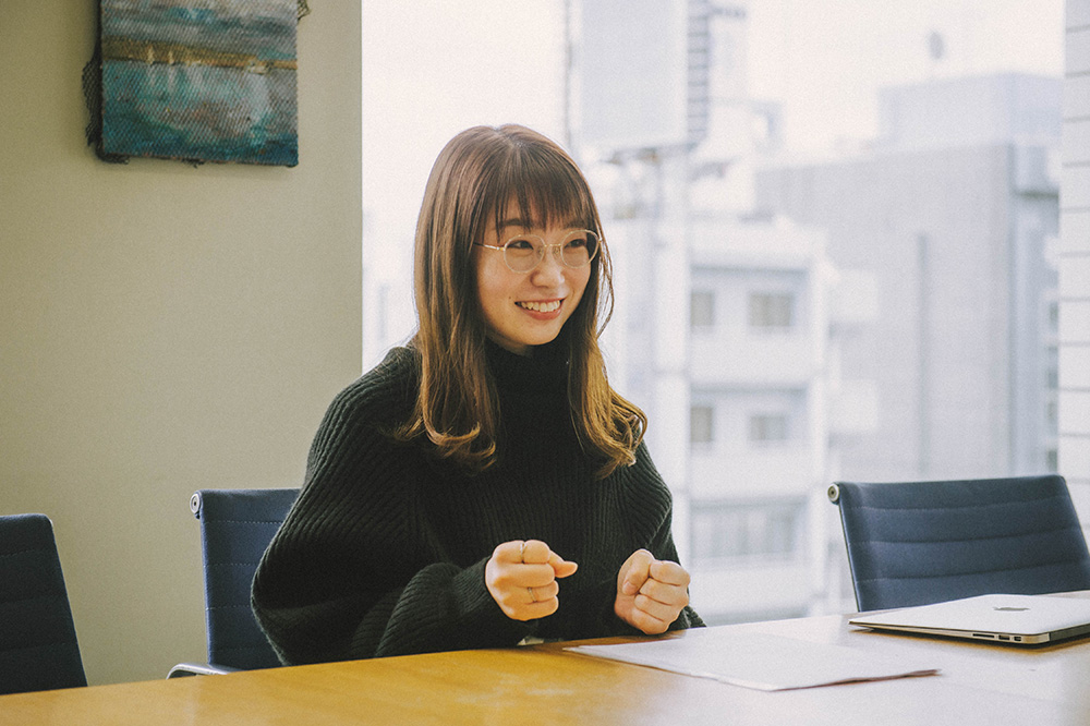 株式会社パラドックス 奥山千遥さん お話をされる奥山さん