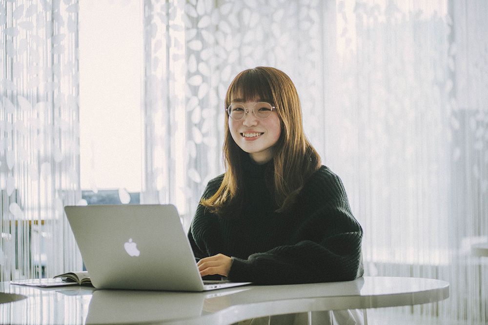 株式会社パラドックス 奥山千遥さん お話をされる奥山さん