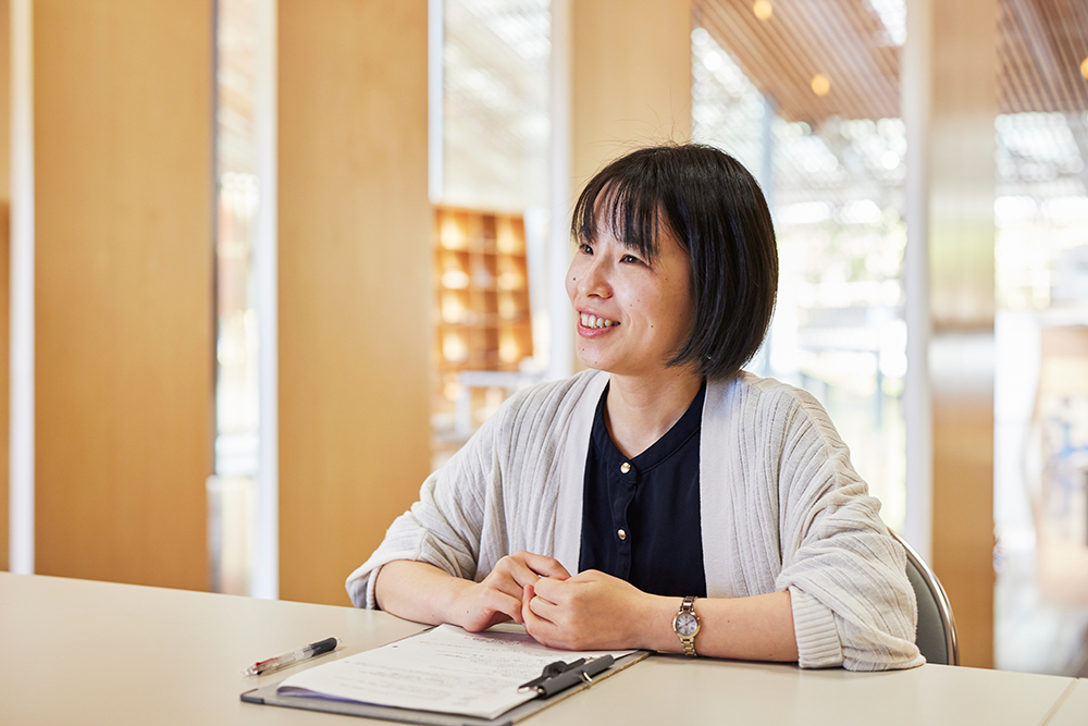 馬頭広重美術館 山内れいさん お話をされる山内さん