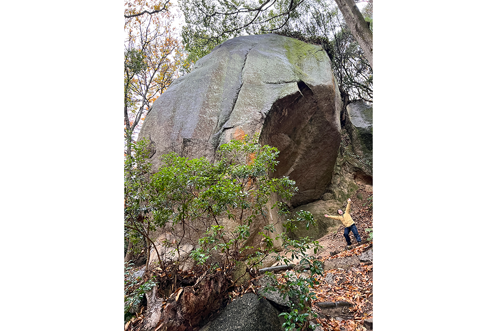 北野博司 #14　香川県小豆島の石切場に残る種石。推定1,700トンの大天狗岩。