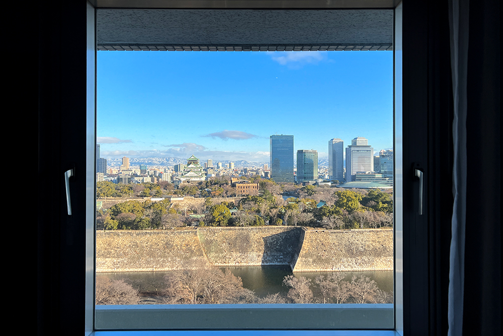 北野博司 #15 KKRホテル大阪－大阪城に恋するホテル－ から見える大阪城。額縁効果で石垣が映える。