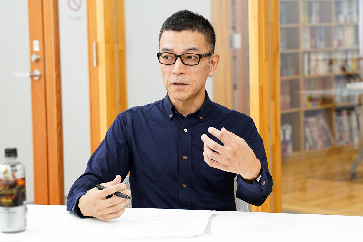 学科長であり文芸評論・小説分野が専門の石川忠司 教授