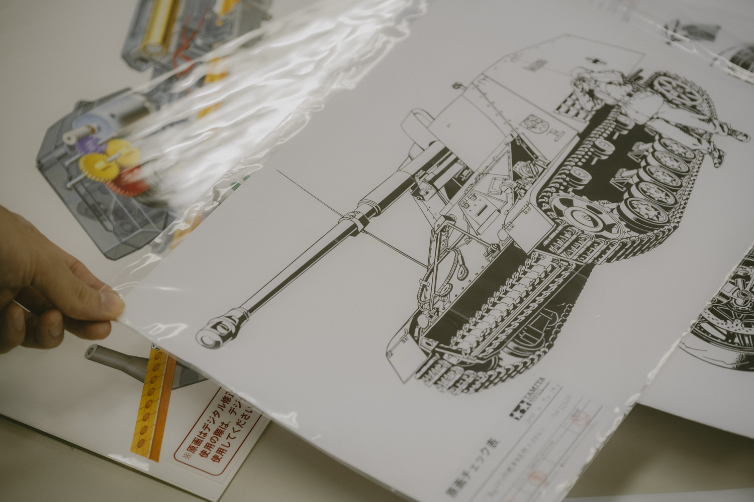 株式会社タミヤ イラストレーター 金子諒さん 金子さんの描いた戦車の線画
