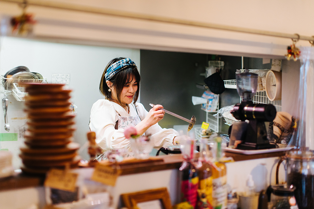 ミツバチガーデンカフェ、庭園喫茶錦オーナー 山川まどかさん