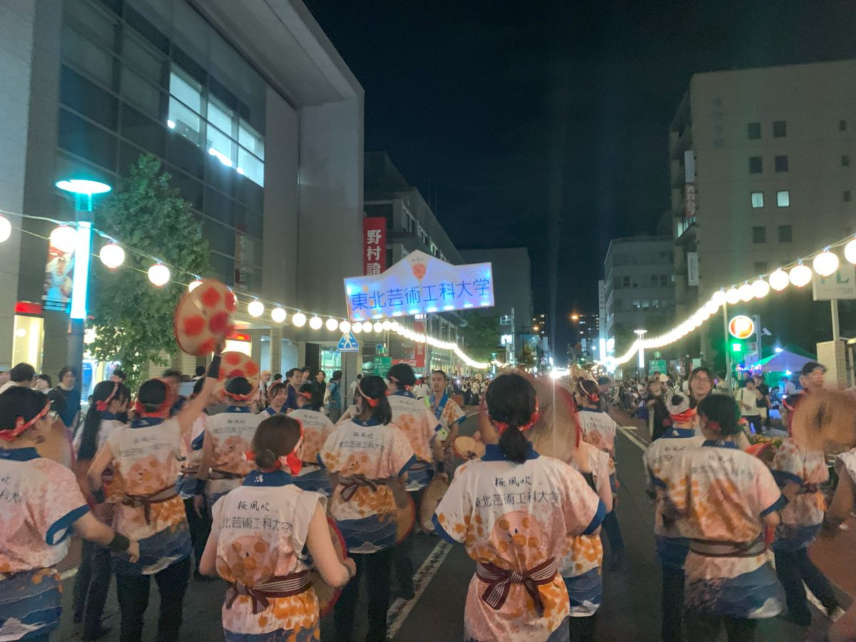花笠祭りの光景