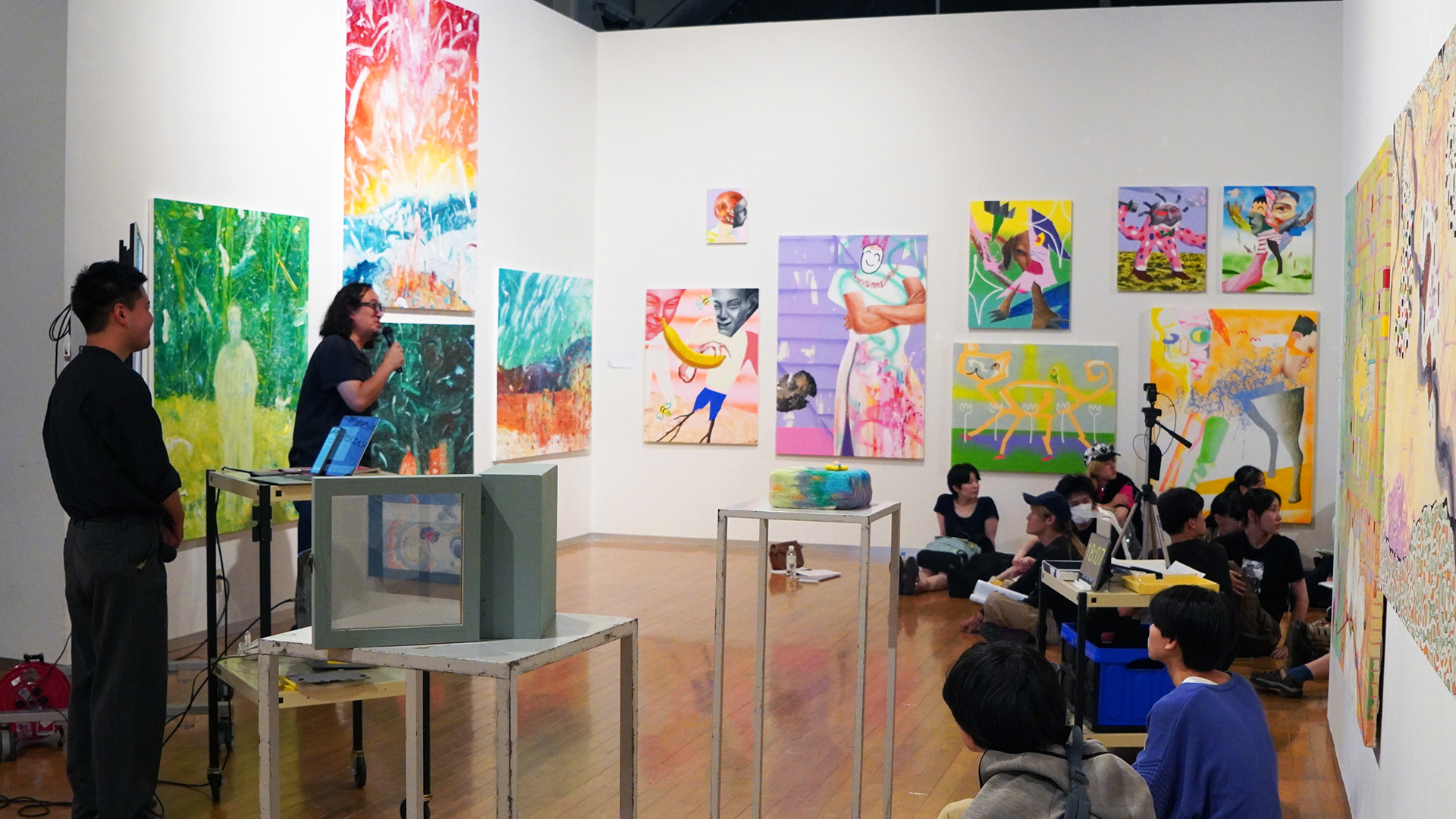 「2025年度 大学院修士2年研究レビュー」の様子